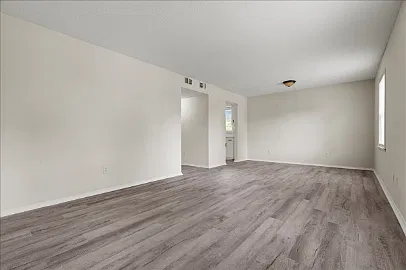 319 Revell Drive - G — Photo 2