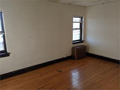 5th image of 7139-43 W Burleigh St