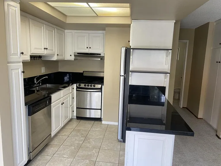 7555 Linda Vista Rd — Photo 5