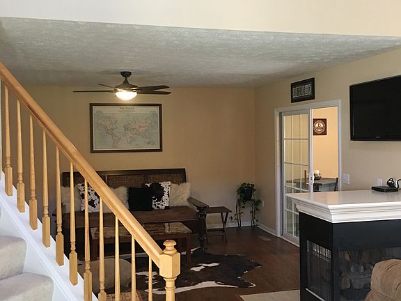 3rd image of 691 Ashberry Ct