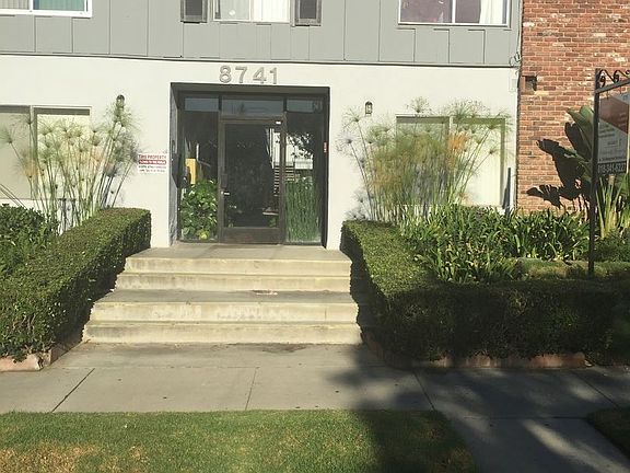 3rd image of 8741 Owensmouth Ave APT 19
