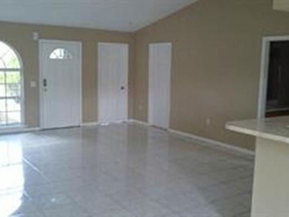 4th image of 451 Lark Ct