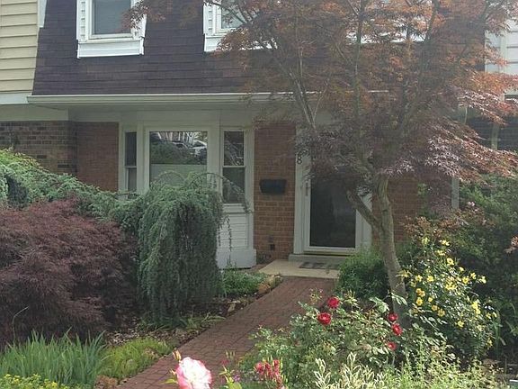 3rd image of 28 E Darby Ct