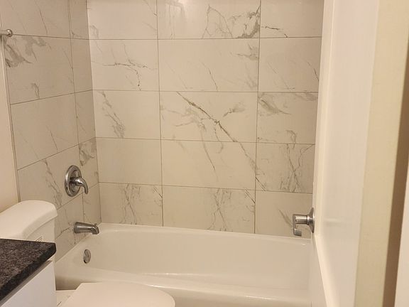 3rd image of 6633 N Sheridan Rd APT 712