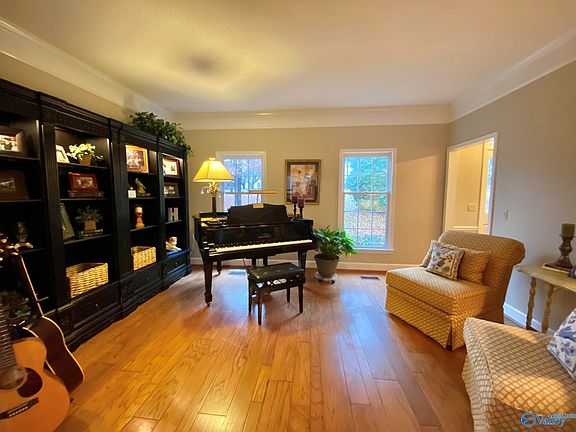 5th image of 106 Ferndale St