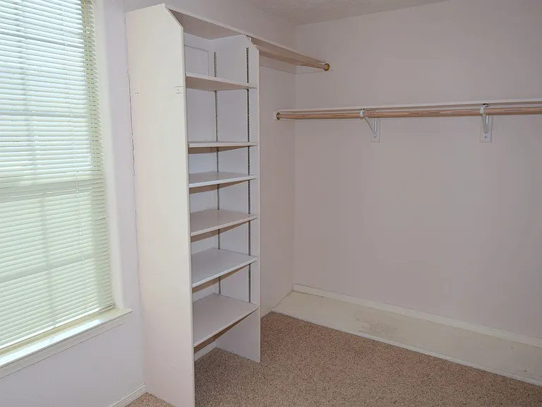 8615 Brighton Dr NE — Photo 22