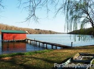 721 Longshore Dr, Florence, AL 35634