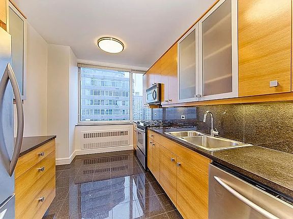 5th image of 120 Riverside Blvd #Ph1a