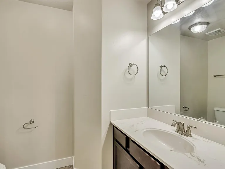 209 W Whitewater Dr — Photo 3