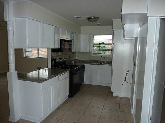 3rd image of 233 Willowbrook Dr