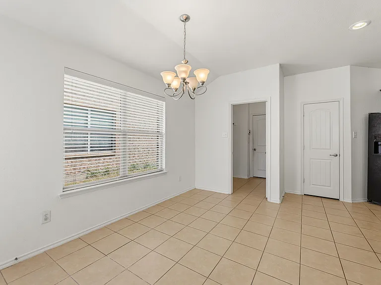 1011 Meadow Green Ct — Photo 6