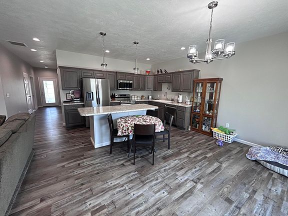 4th image of 2823 Cottonwood Cir
