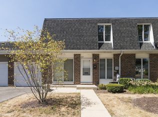 464 Sunnybrook Ln, Wheaton, IL 60187