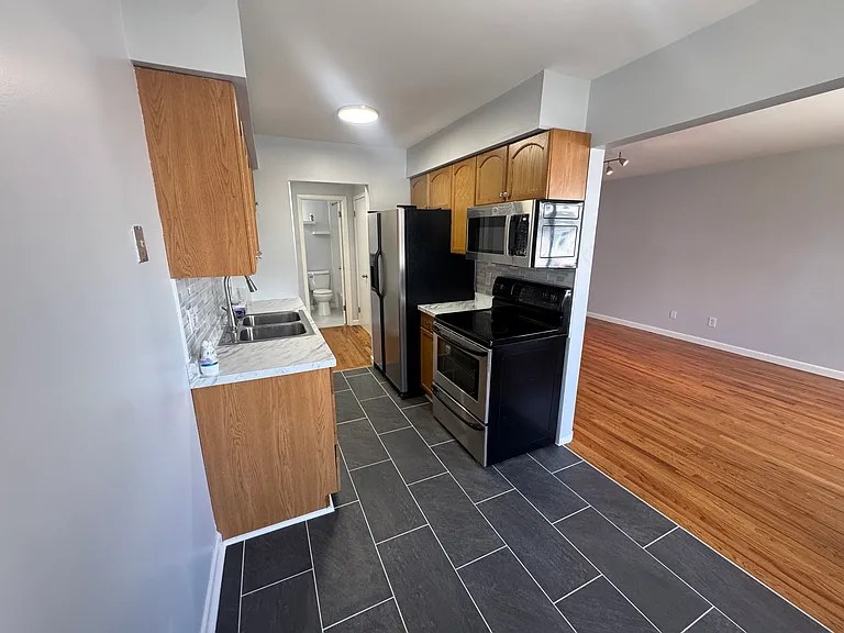 4 Glenwood Ave #B7 — Photo 7