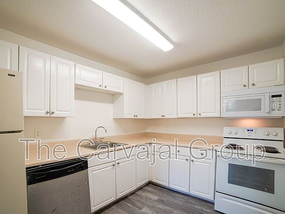 2nd image of 3987 Versailles Dr