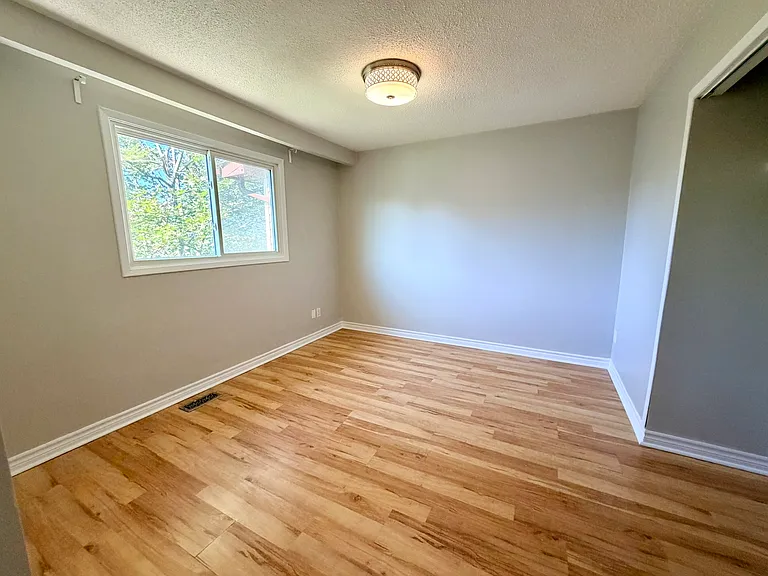 1095 Mississaga St W #126 — Photo 15