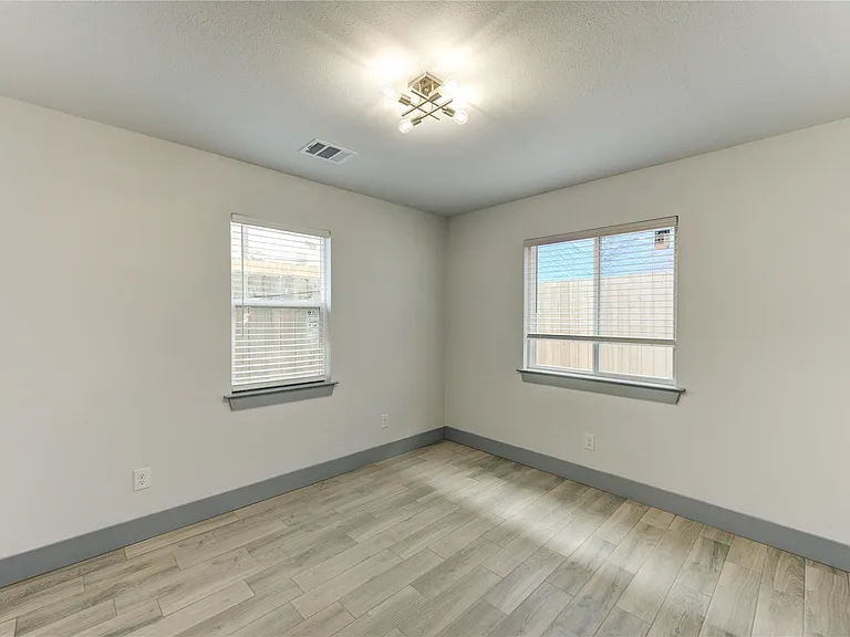 3112 Wentworth St #2 — Photo 17