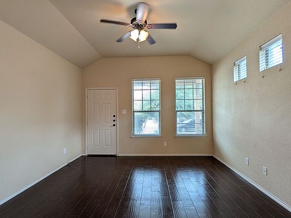4th image of 534 Creekside Cir