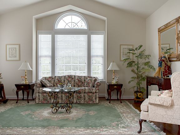Vaulted ceiling!