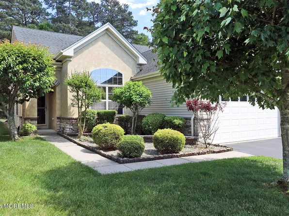 27 Vineyard Way, Barnegat, NJ 08005