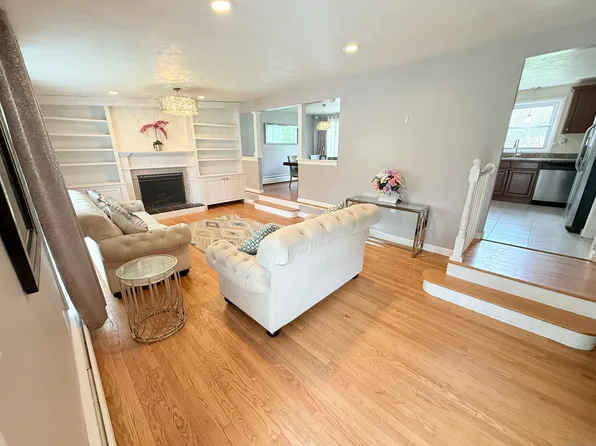 74 Robin Road, Windsor, CT 06095