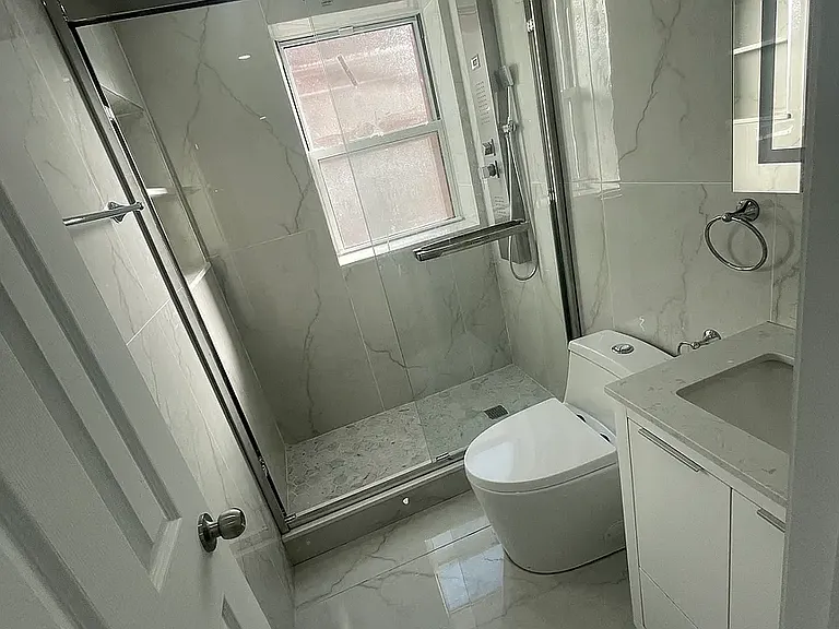 2163 E 17th St #2 — Photo 16