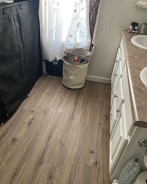 2nd image of 200 Creektop Ct