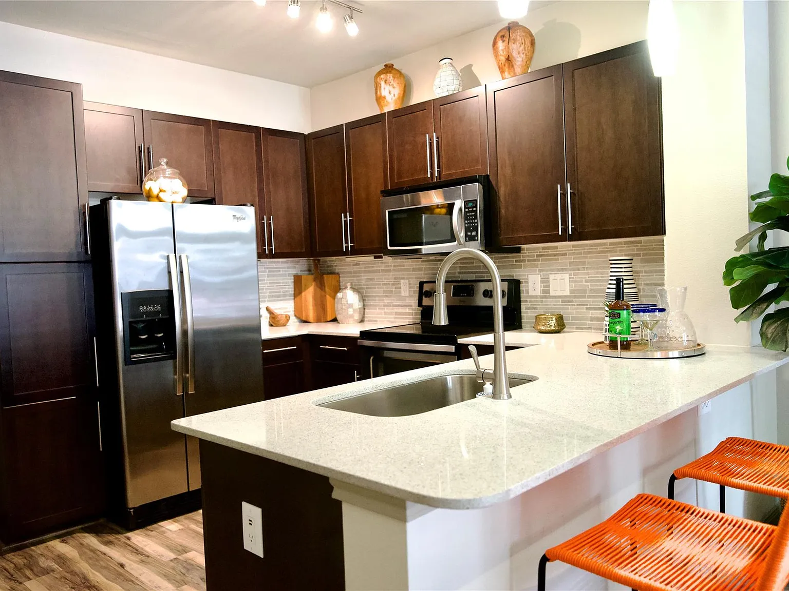 1 bed, 1.0 bath, 691 sqft, $1,400 — Photo 2