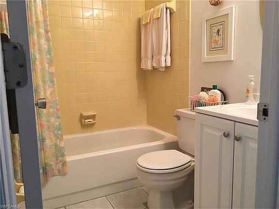 5th image of 1112 SW 51st Ter