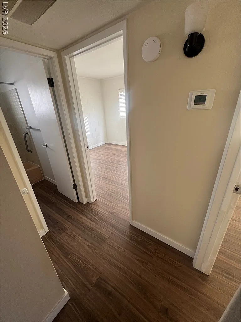 2 bed, 1.0 bath, 5930 sqft, $1,200 — Photo 4