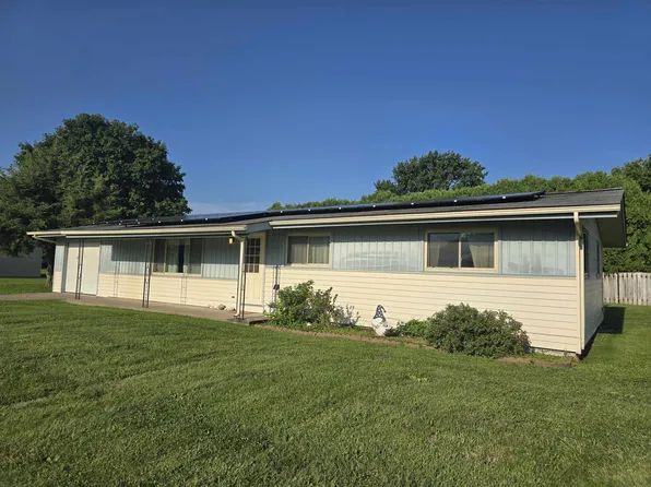 319 Rogers Rd, Carthage, IL 62321