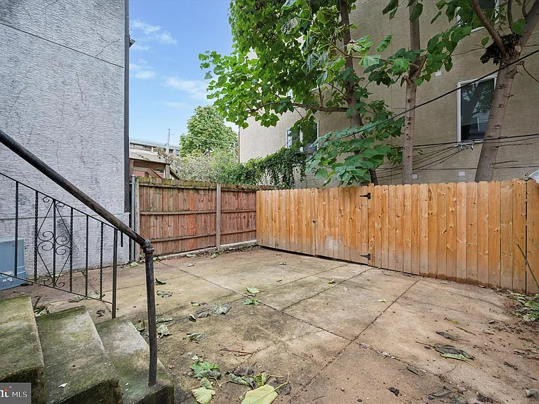1637 W Girard Ave #1 — Photo 6