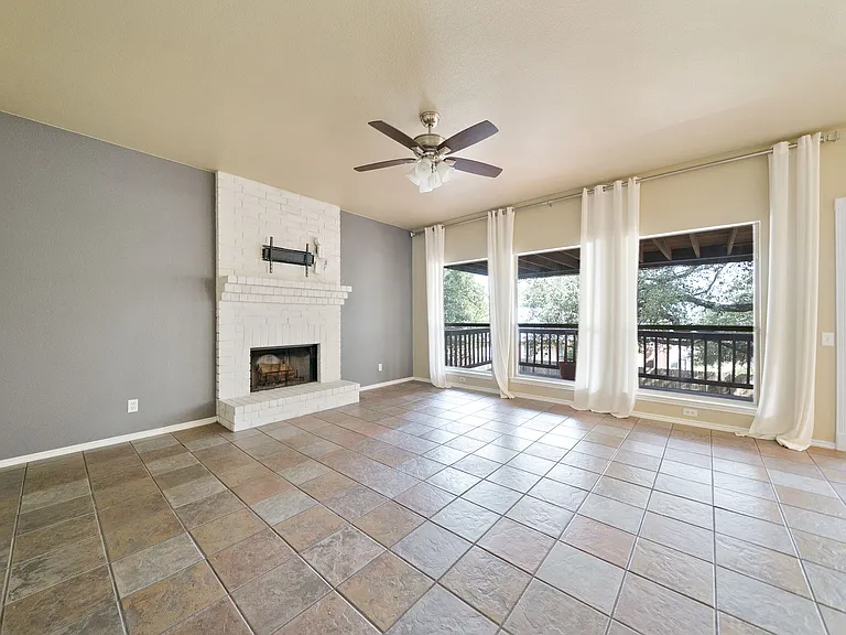711 Arch Stone — Photo 10