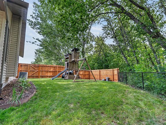 3rd image of 35695 Brookside Ln