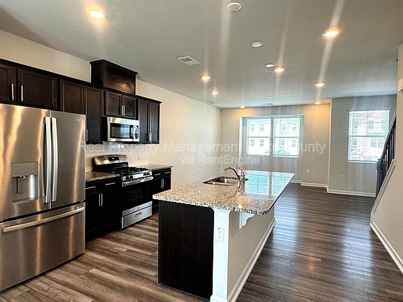 3rd image of 2727 Chert Ln