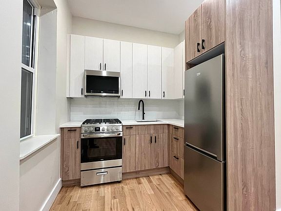 4th image of 735 Rogers Ave Unit 3F