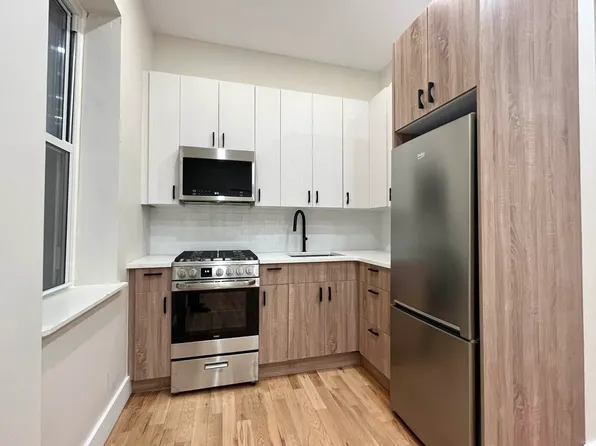 735 Rogers Avenue image 4 of 5