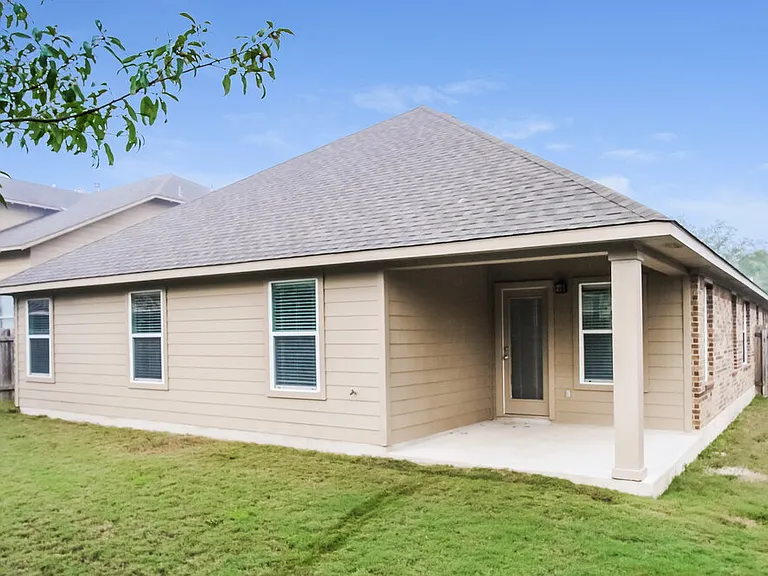 837 Clear Springs Holw — Photo 16