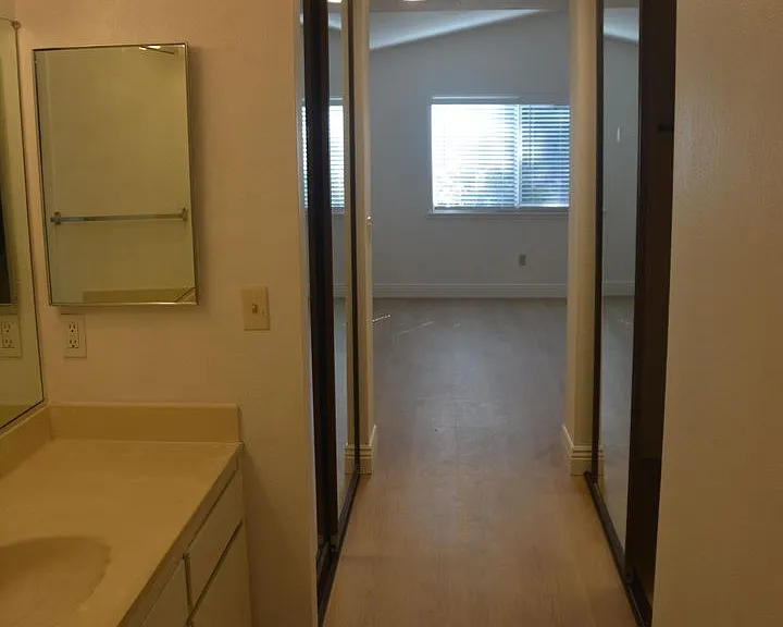 2221 Lynbrook Dr — Photo 22