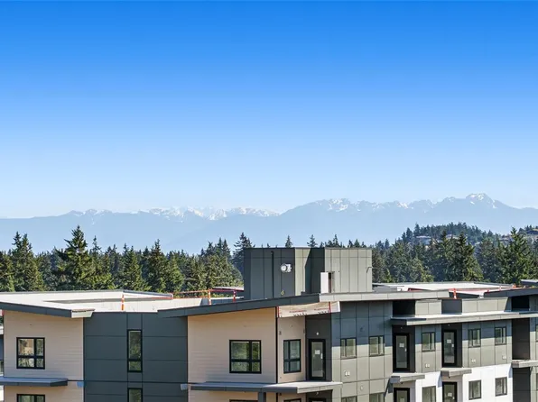 777 Station Ave #303, Langford, BC V9B 2S1