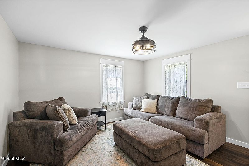 2nd image of 26 Hackett Street