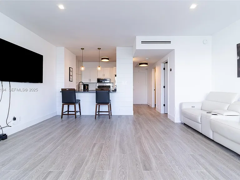 20 E Island Ave #1415 — Photo 16