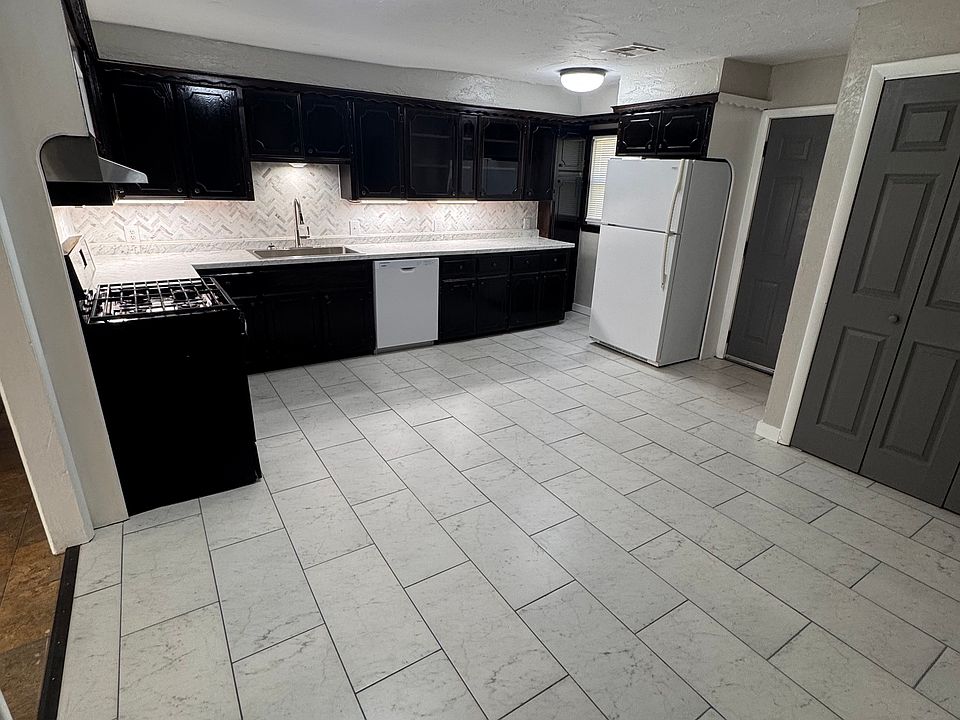 1st image of 1106 N Pesotum Ave