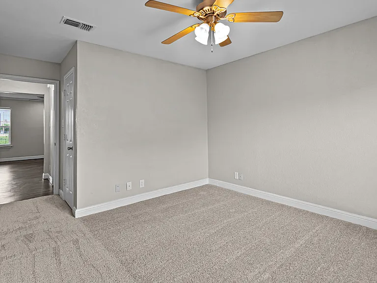 1520 Crawford Ct — Photo 5