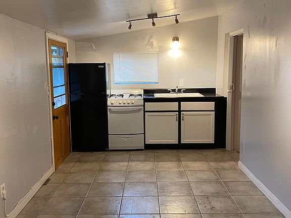 2nd image of 421 E Colorado Blvd #1/2