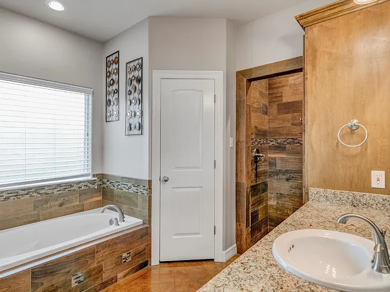 6407 Norwood St — Photo 8