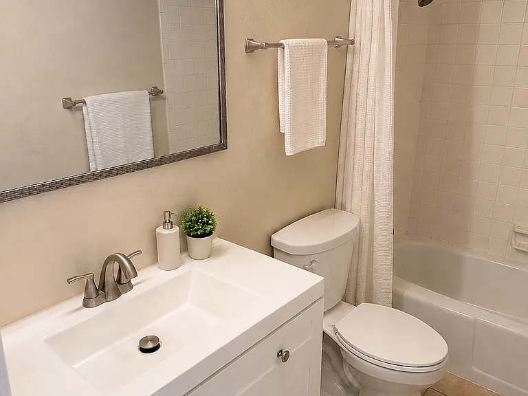 11504 Phoenix Ave NE — Photo 27