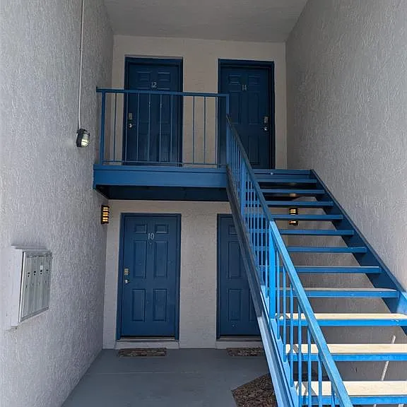 10 N Fairfax Ave #10 — Photo 4