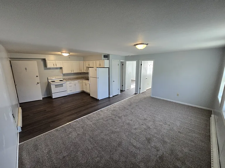 318 Walnut St — Photo 2