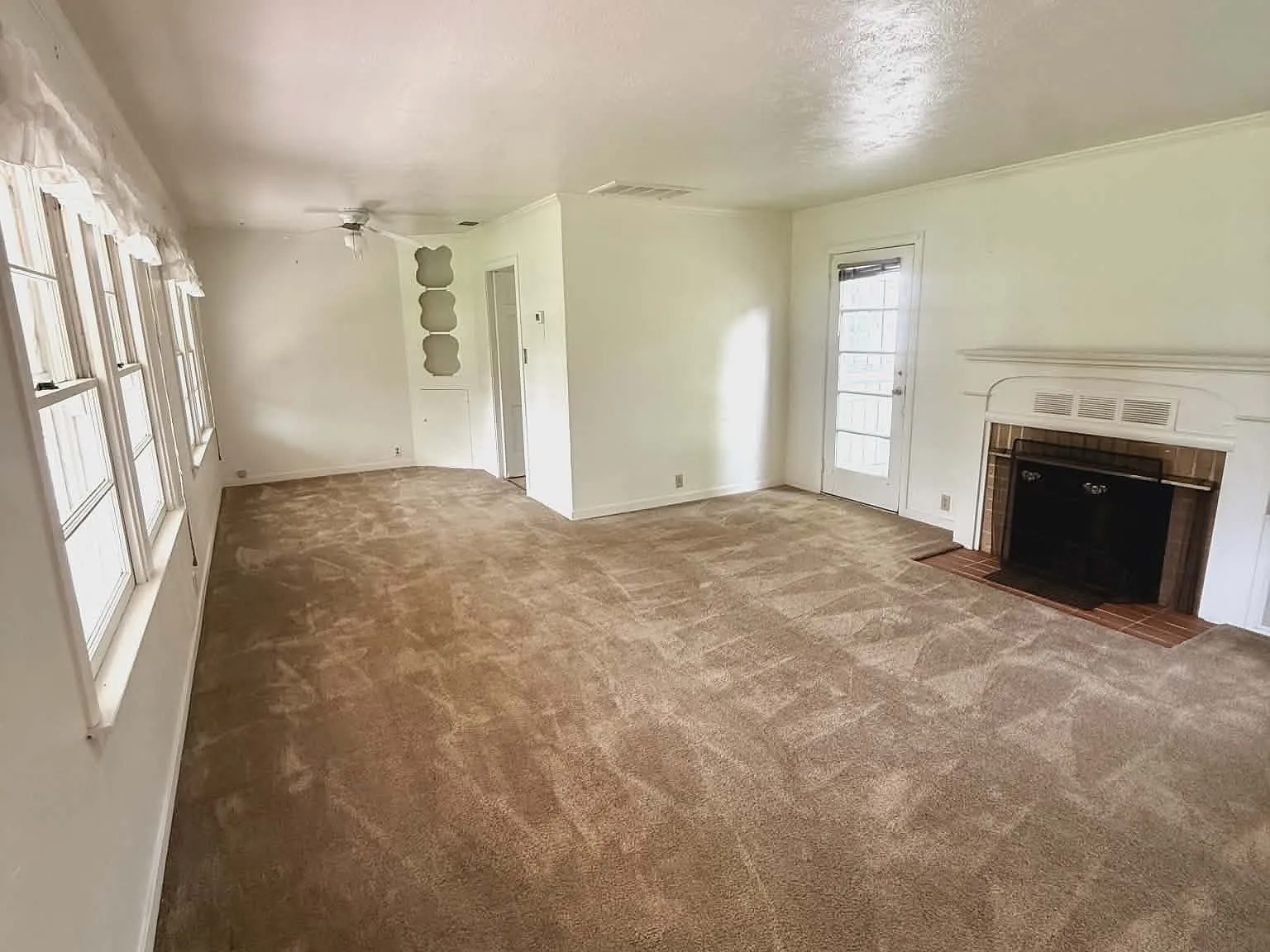 2 bed, 889 sqft, $2,500 — Photo 4